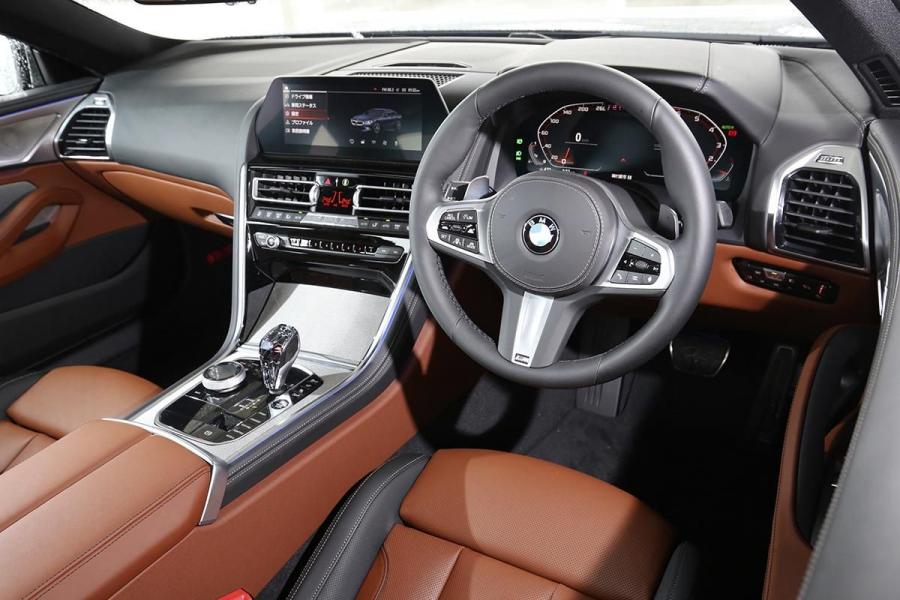 Торпедо BMW M850i xDrive Coupe Carbon Package (G15) 2019 года  (JP) (фото 12 из 19)